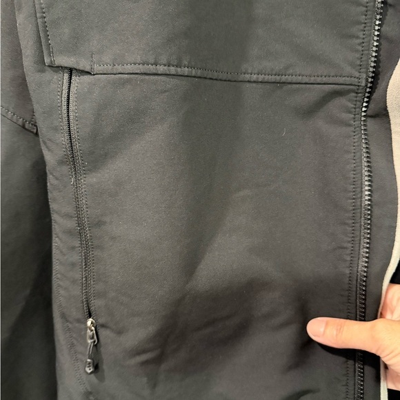 Men’s Patagonia Black Performance Jacket with Sporty Design - Picture 7 of 11